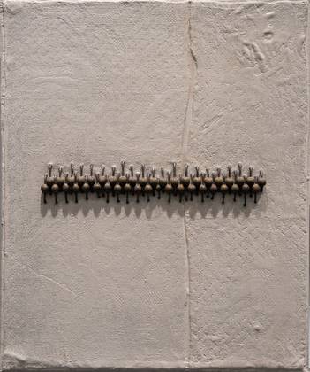 Бусины на сером