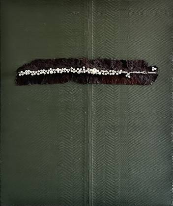 Бусы на зеленом